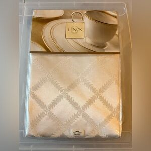 New Lenox 70 x 104 oblong tablecloth